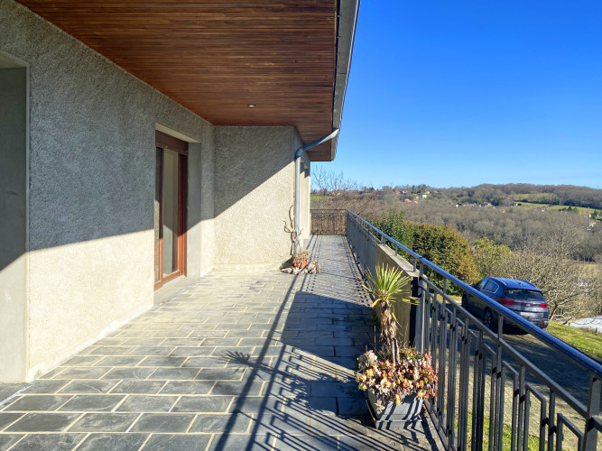 Terrasse Sud vue Pyrénées